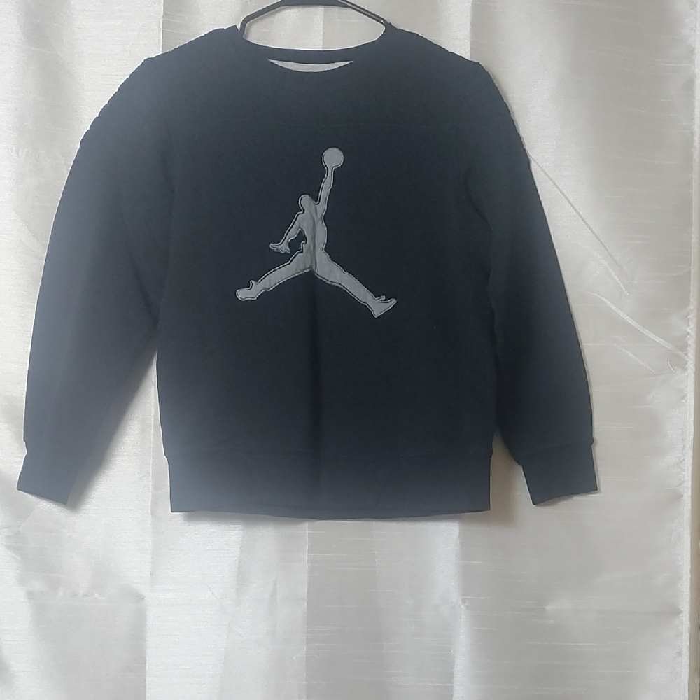 Jordan Boys Black Crewneck Sweater with‎ Iconic Jumpman Logo Size L 12/13 Yrs.